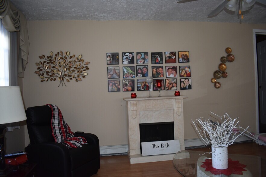 Building Photo - 4 Cindy St