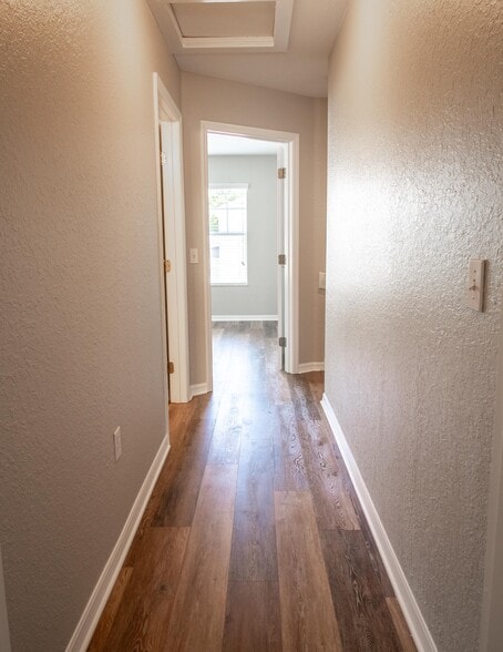 Building Photo - 405 S Lake Ave