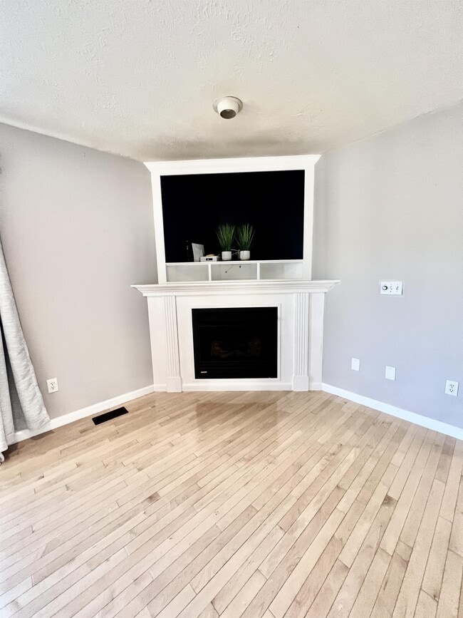 Building Photo - 229 Palisades Dr