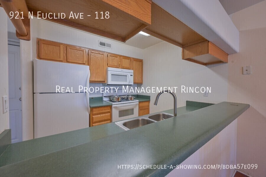 Building Photo - 921 N Euclid Ave