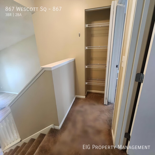 Building Photo - 867 Wescott Square