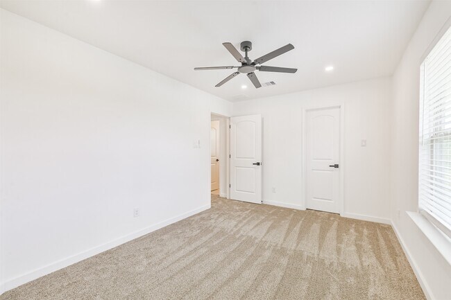Building Photo - 15203 Lake Powell Dr