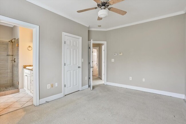 Building Photo - 324 Carlyle Park Dr