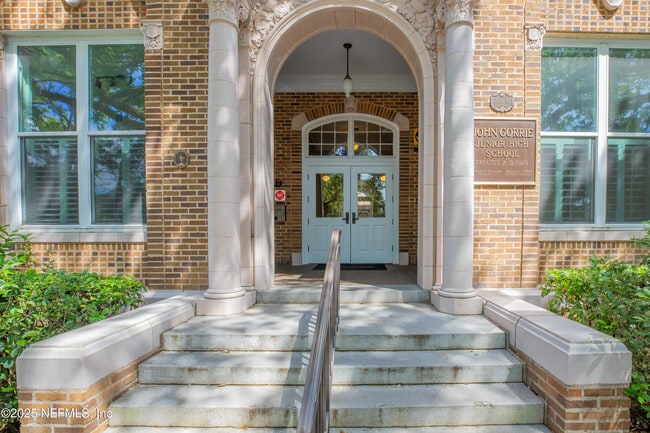 Building Photo - 2525 College St