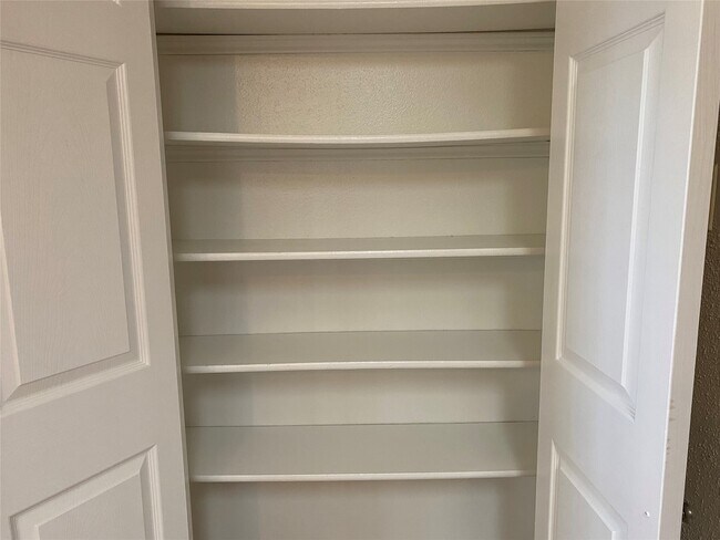 Building Photo - 2415 Poco Dr