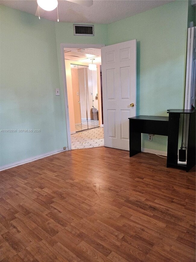 Building Photo - 5121 W Oakland Park Blvd