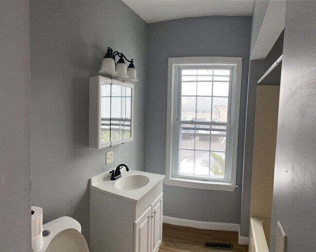 Building Photo - 270 Manchester St