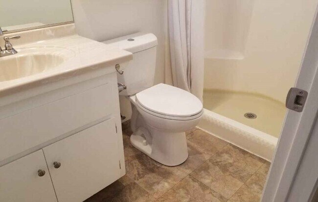 Building Photo - 628 W Euclid Ave