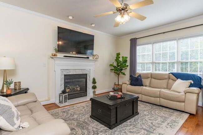 Building Photo - Gorgeous 4BD, 2.5BA Apex Home in an HOA Community with Amenities & Near Shopping, Dining, and Int...