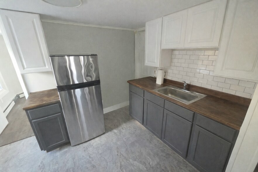 Kitchen - 120 Broad St