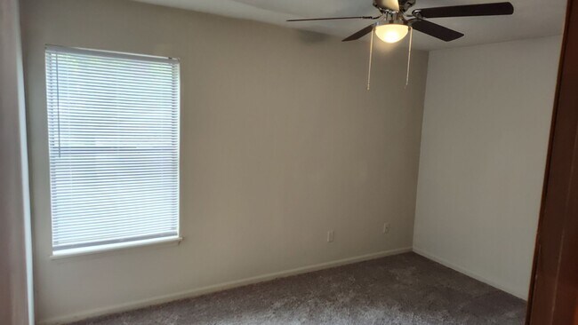 Building Photo - 2359 Claremont Ln