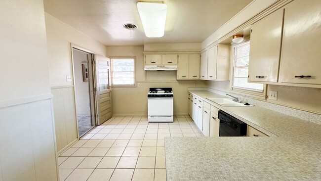 Building Photo - 3034 57th St