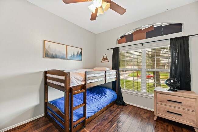 Building Photo - 32018 Anne Ln