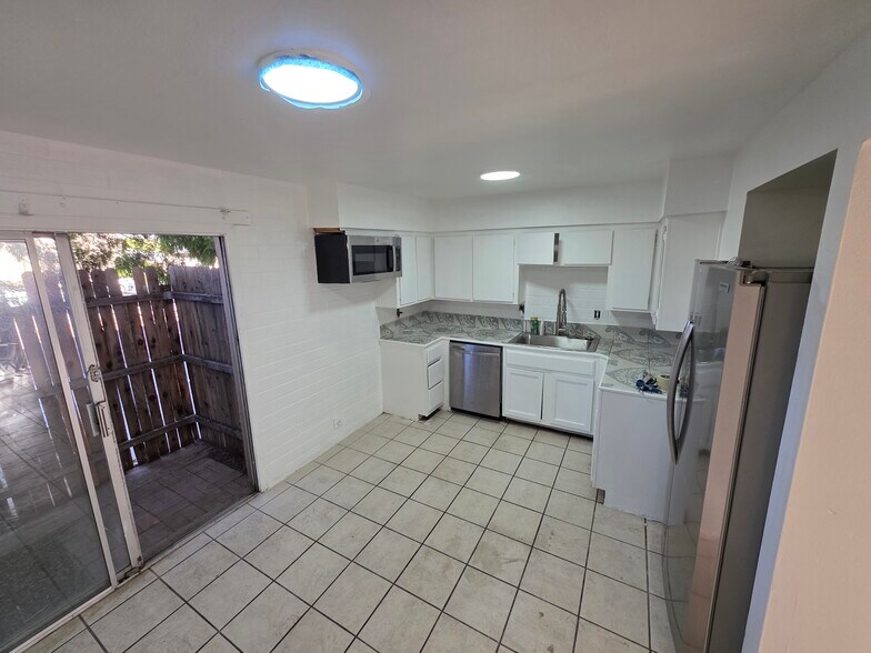 Building Photo - 6748 N 44th Ave