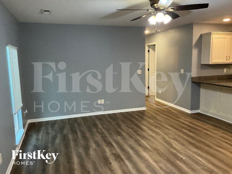 Building Photo - 5110 N Bellaire Ave