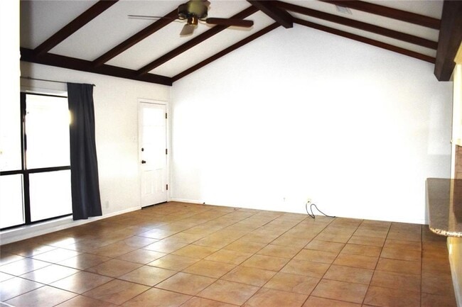 Building Photo - Executive Home / Rockdale, TX / Milam Coun...