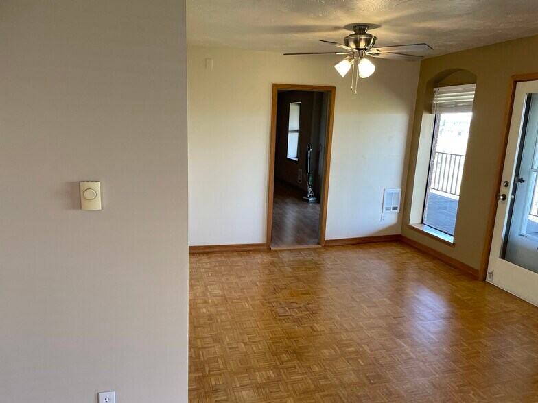 Dining room - 1916 W Riverside Ave