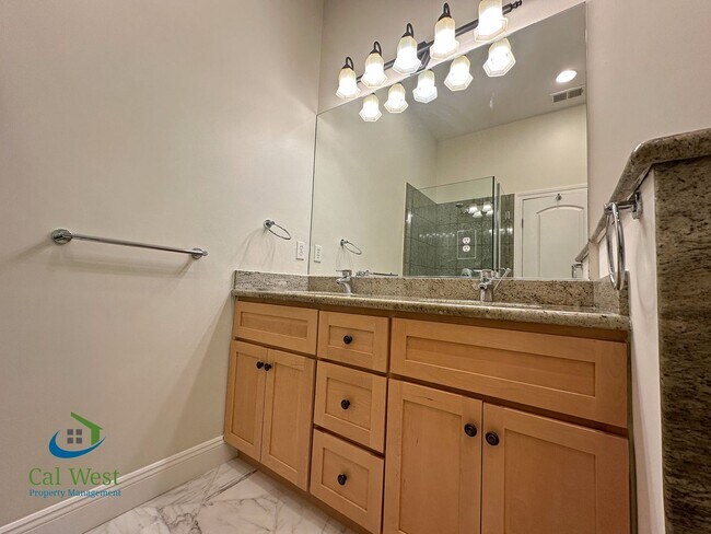 Building Photo - $7995 - Executive 4 bed, 3 full bath, Palo...