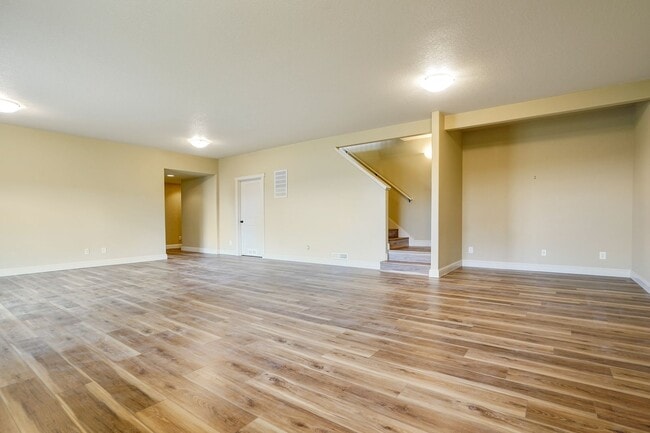 Building Photo - Spacious 4 bed, 3 bath home with sprawling views in West Salem