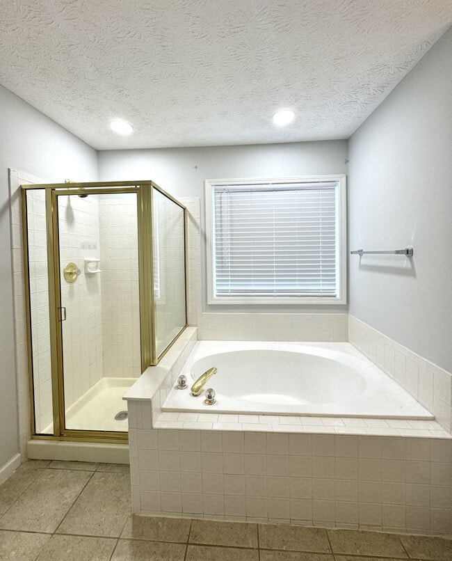 Building Photo - 675 Manor Glen Dr