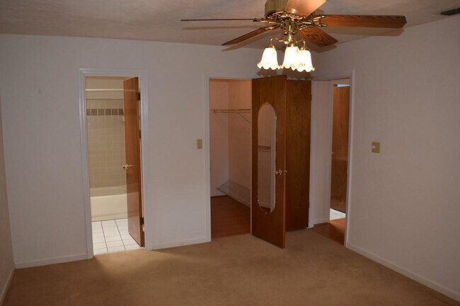 Building Photo - 333 Gawain Ct