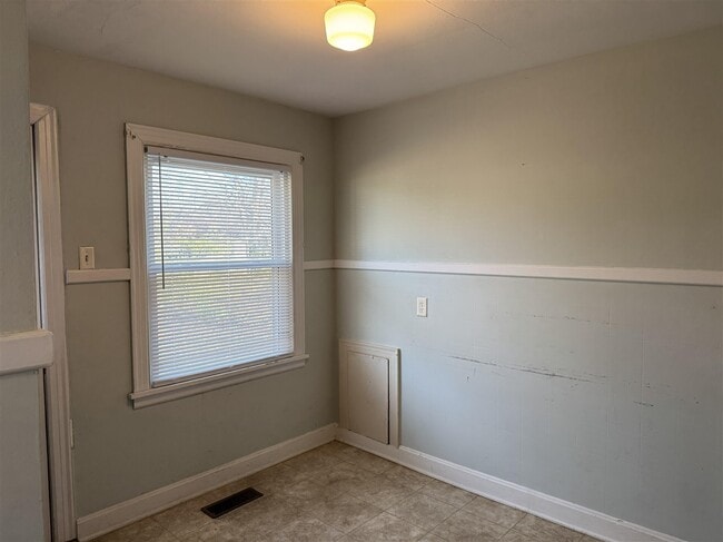 Building Photo - 1304 Cabell Dr