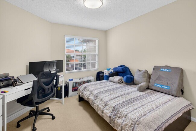 Building Photo - 20951 Via Alamanda