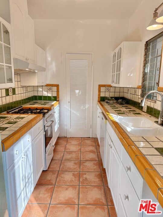 Building Photo - 2166 Beachwood Terrace