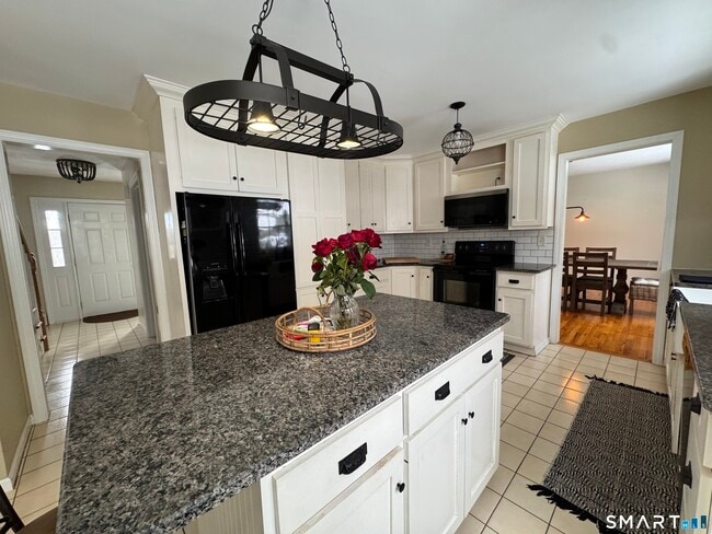 Building Photo - 237 Chestnut Hill Rd