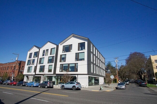 Building Photo - Modern 3rd Floor Studio with D/W & Washer/...