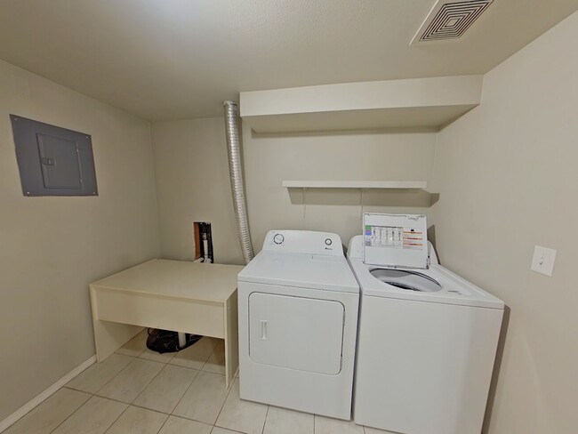 Building Photo - 2217-2219 NW Van Buren Ave