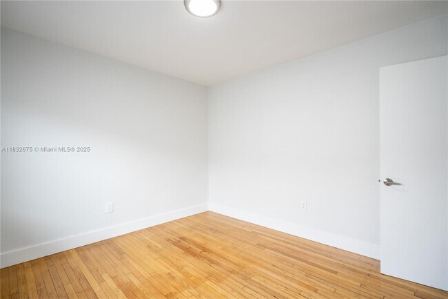 Building Photo - 117 S Shore Dr