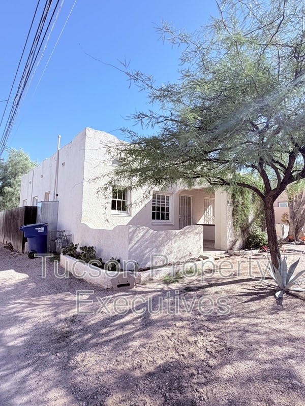 Building Photo - 1222 N Olsen Ave