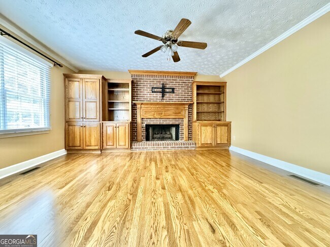Building Photo - 155 Autumn Moon Trail
