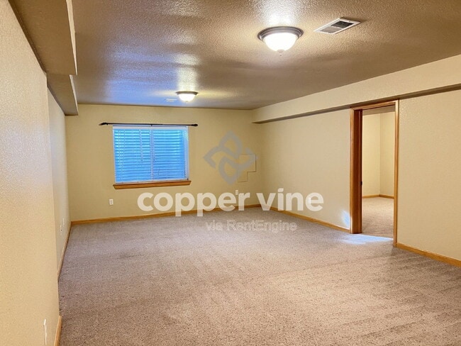 Building Photo - 6337 Cole Ln