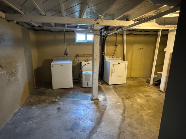 Building Photo - Charming 2 Bedroom 1 Bathroom Located in the Heart of the Beaumont-Wilshire Area!!