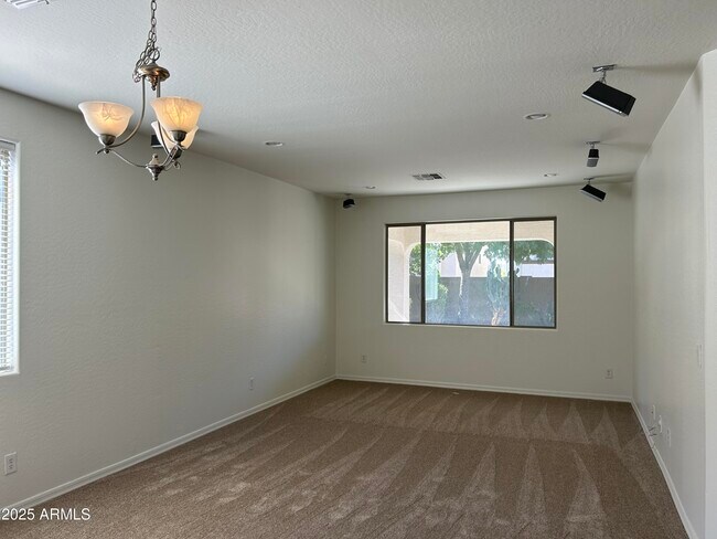 Building Photo - 4403 W Powell Dr