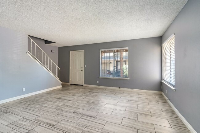 Building Photo - 1372 Lorilynn