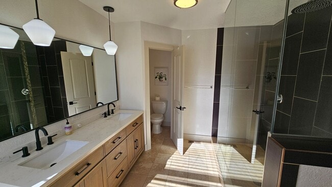 Building Photo - Modern Park Hill Home