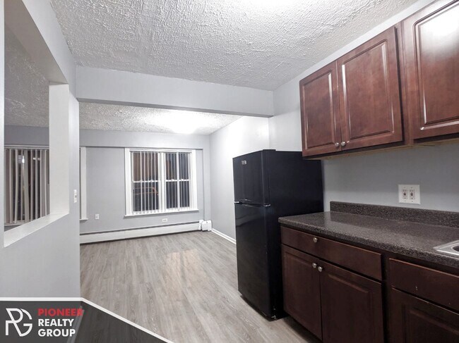 Building Photo - 7333 N Ridge Blvd