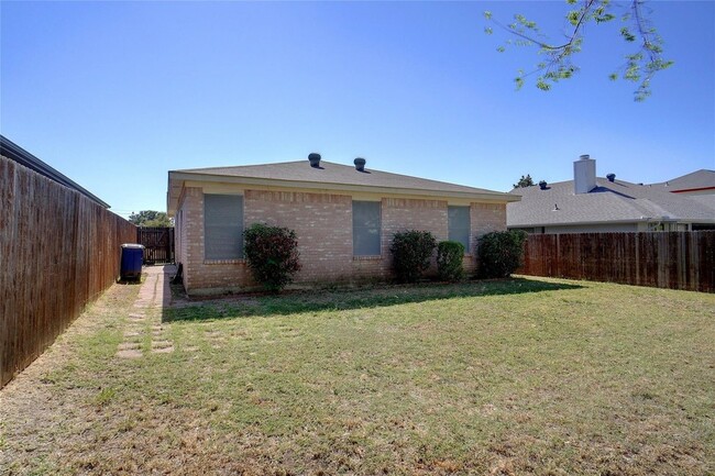 Building Photo - 215 Colt Ln