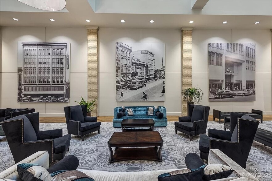 Building Photo - 127 N Tryon St