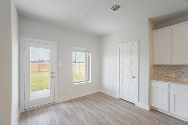 Building Photo - 10530 Preserve Wy