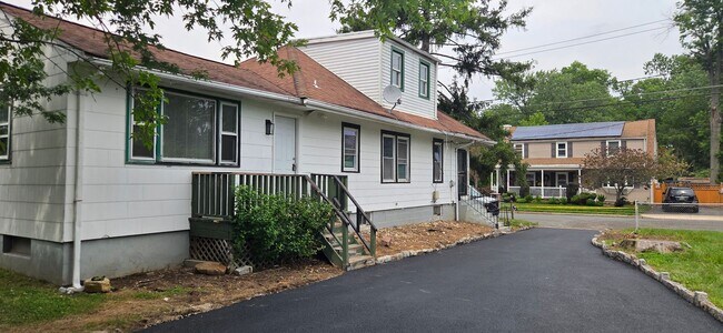 Building Photo - 117 Browning Ave