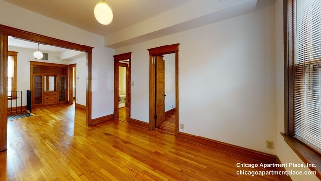 Building Photo - 3912 N Greenview Ave