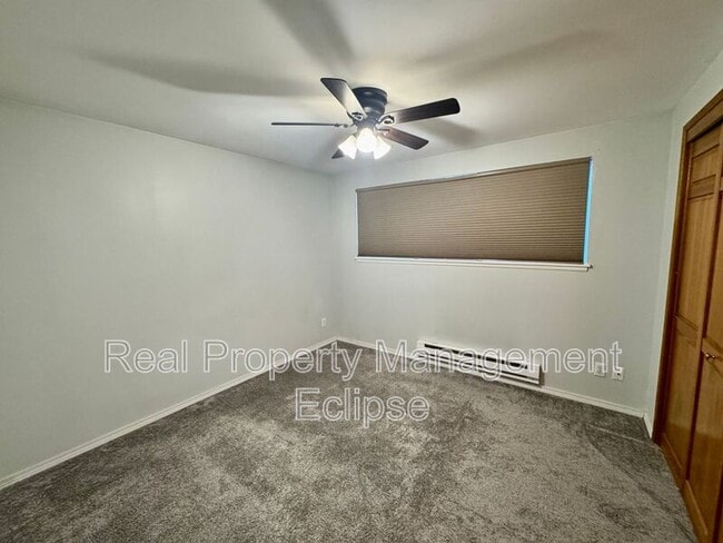 Building Photo - 10323 NE 68th St