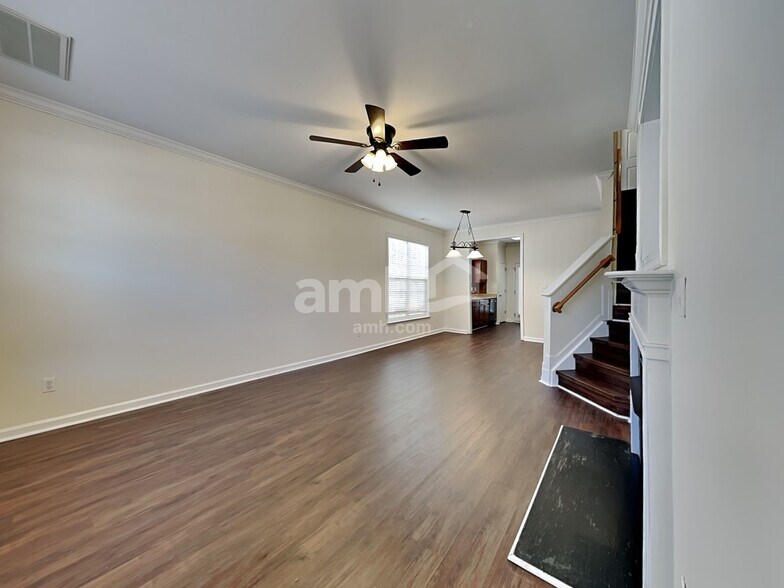 Building Photo - 641 Woodson Dr