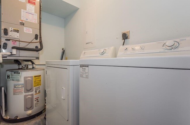 Building Photo - 1315 Bayshore Dr