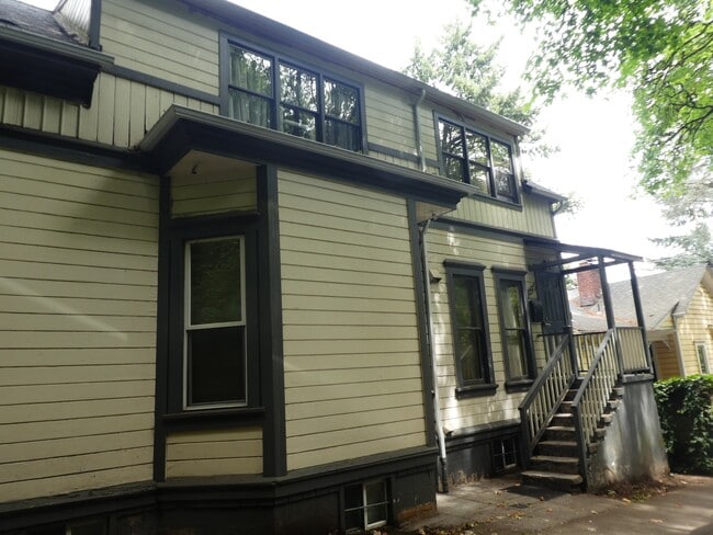 Building Photo - 1275 SW College St