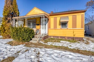 Building Photo - 621 E Meyers Ave